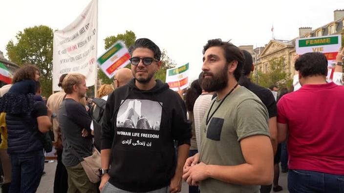 À Paris, la diaspora iranienne nourrit l'espoir